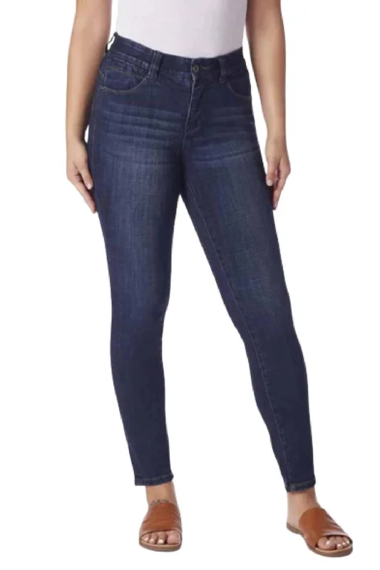 Elegant tight trousers for women with sleek design and tailored for a perfect fit -Cecilia Skinny Mid-Rise Jeans In Night Breeze