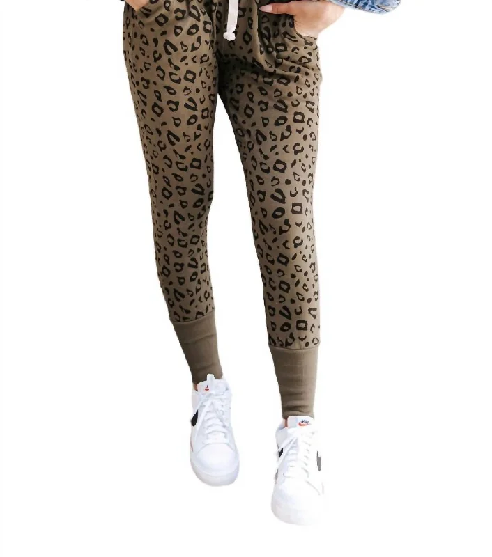 Tight trousers for men with zip fly and flat-front design for a polished look -Jogger Leopard In Olive