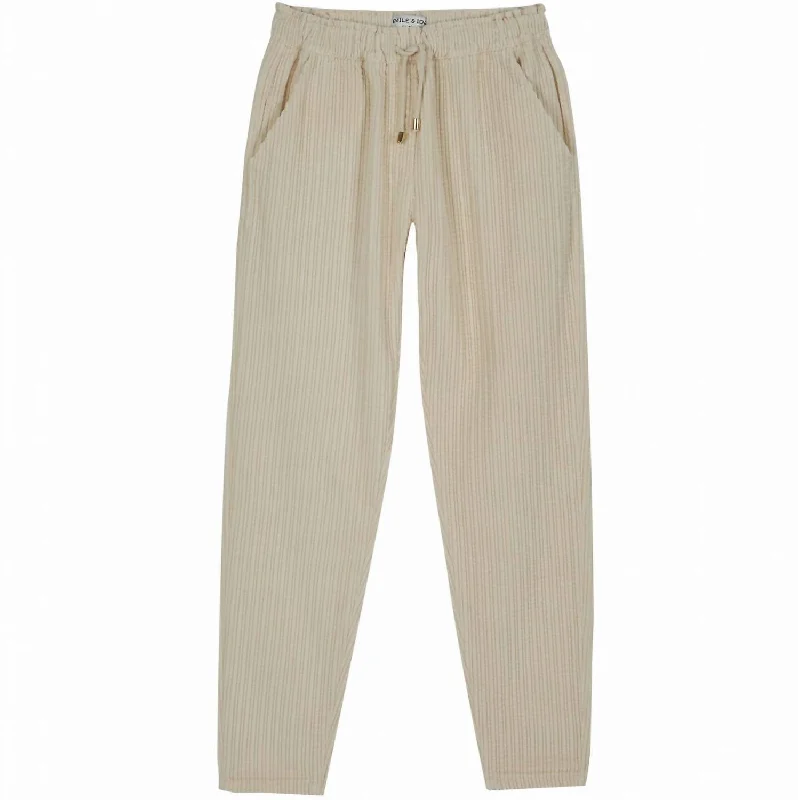 Casual tight trousers for men with slim cut and cotton fabric for comfort -Women's Relaxed Fit Trousers In Porcelain