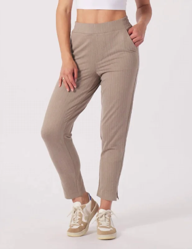 Form-fitting tight trousers for women with slimming effect and flattering cut -On The Go Ankle Pant In Herringbone Mocha