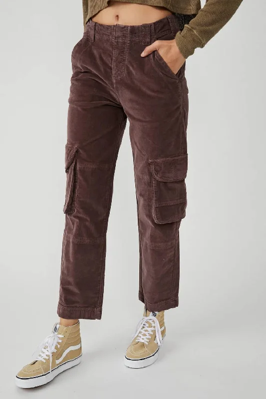 Tight trousers for men with stretch fabric and slim, modern cut -Hard Crushin' Plush Cargo Pants In Chocolate Merlot